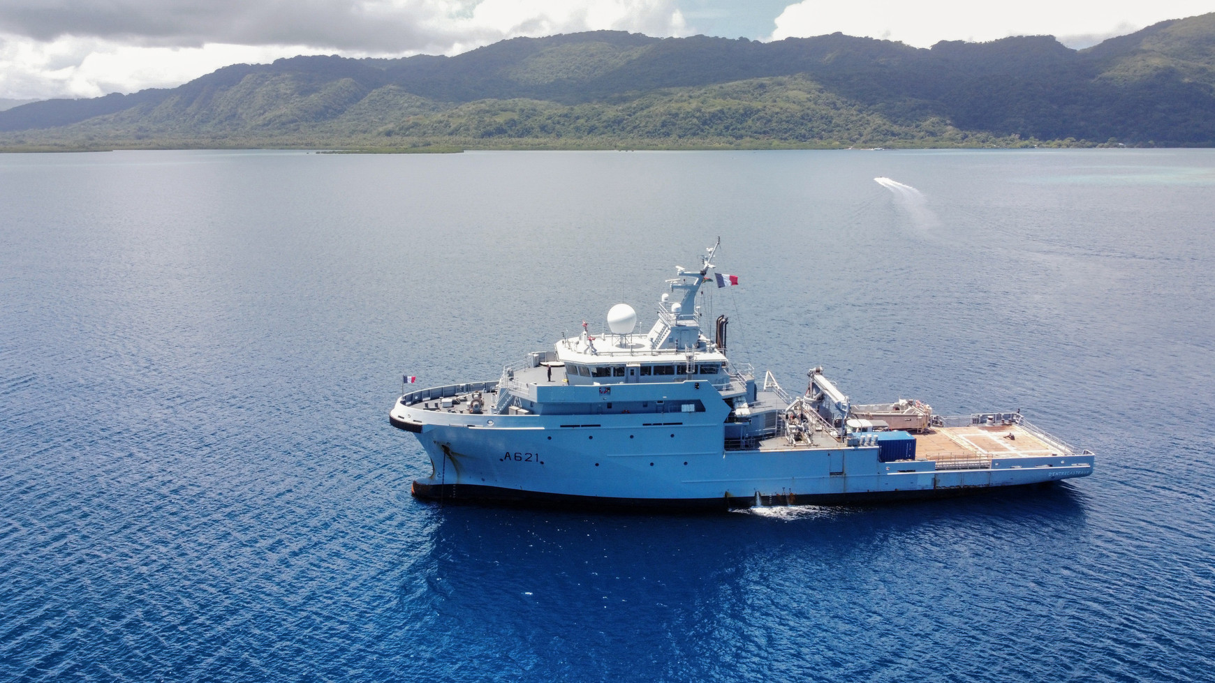 Les Forces Armées en Nouvelle-Calédonie (FANC) en mission de sûreté maritime et de police des pêches dans le Pacifique Sud. © Ministères des armées Xavier Carpentier-Tanguy - La France en Pacifique, un enjeu majeur ?