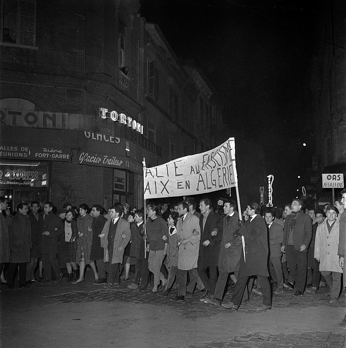 © Fonds André Cros - Wikimedia Commons Algérie, 1962, nouveau départ
